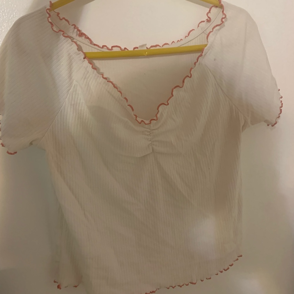 American eagle white blouse with peach trim